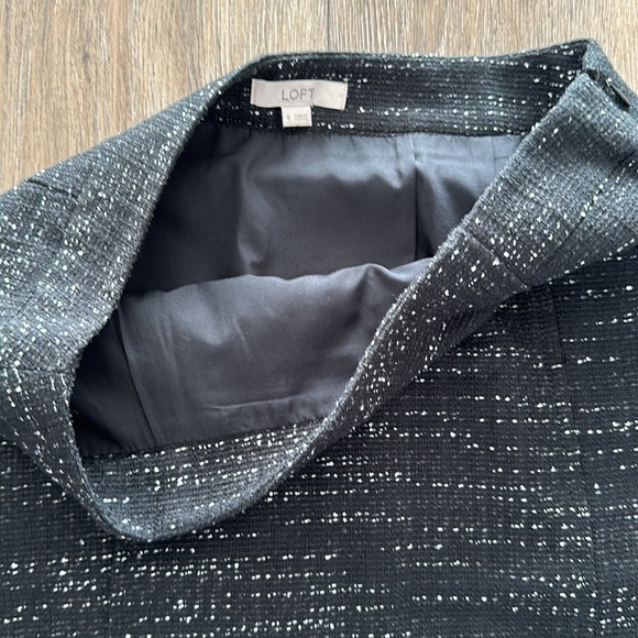 LOFT Womens 6 Black Mini Skirt Lined Fringe Hem Side Zip - Picture 3 of 4